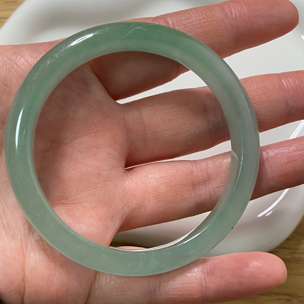 Green Jade Bangle Bracelet - Picture 12 of 12